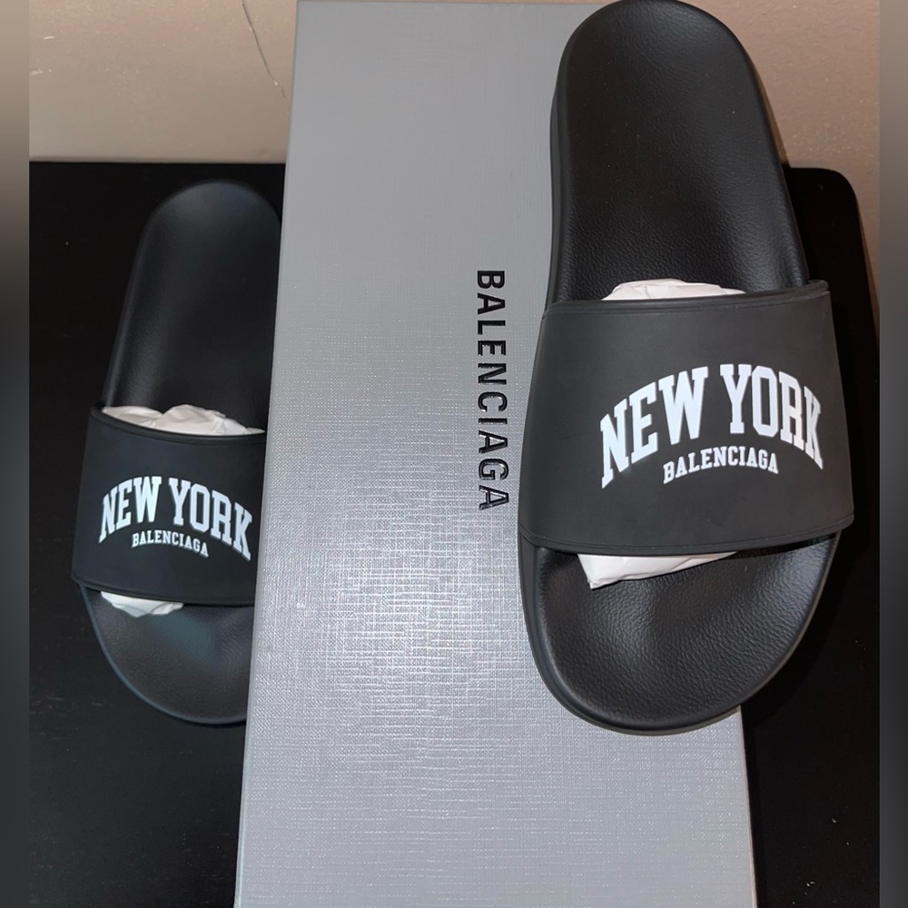 Balenciaga Rubber Logo Cities (NewYork)